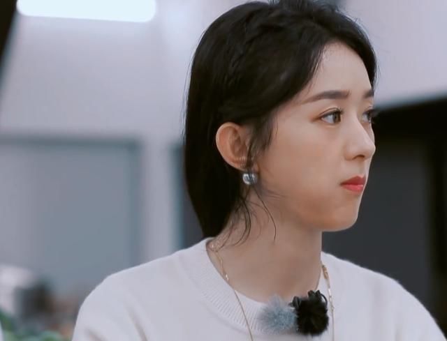  黄晓明|《中餐厅》全员热到脱妆，李浩菲紫外线过敏，赵丽颖太让人心疼了