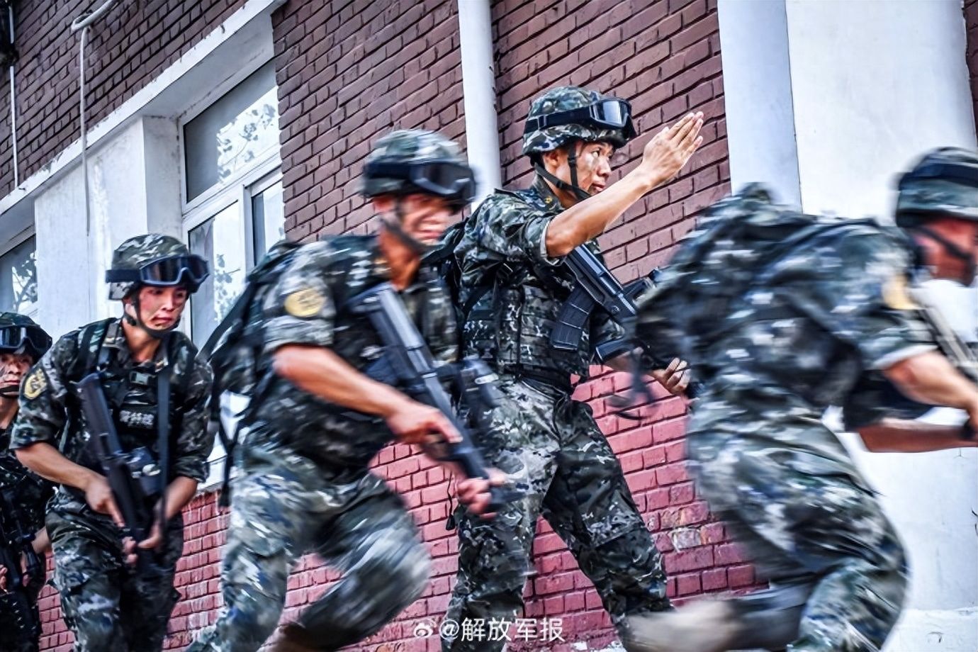 请查收！武警特战队员训练图来了