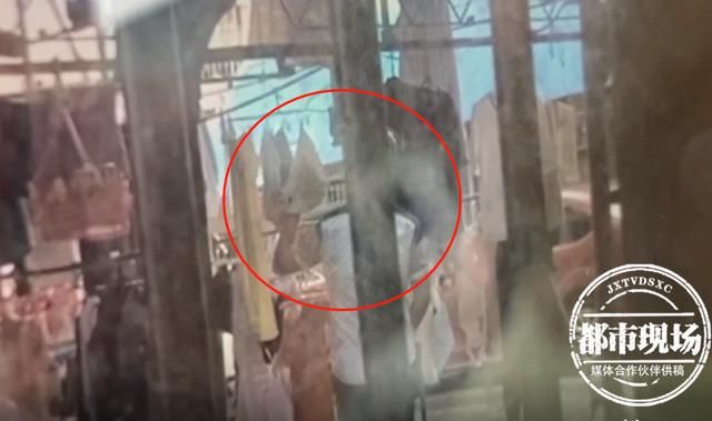 现行|黑手伸向女性内衣,年轻男子被抓现行:“以前都是偷亲戚的”