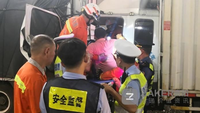  受伤|货车司机正准备检查雨布 后方车辆追尾致2人受伤被困