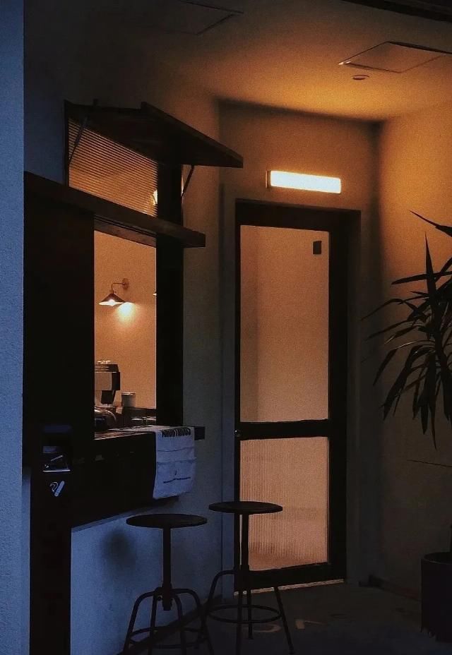 咖啡馆|散步去咖啡馆的人