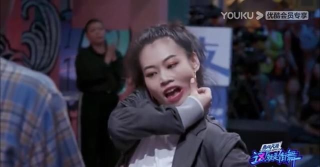  战术后仰|王一博 你要补一下妆上热搜了?到底是怎么回事?