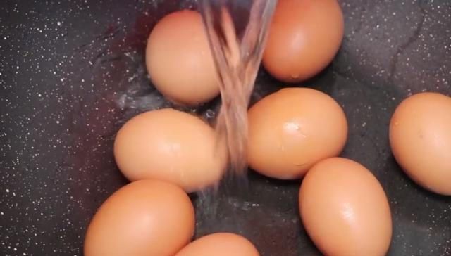 美味|鸡蛋不要煮着吃了，教你创新吃法，不加一滴水，营养美味，真解馋