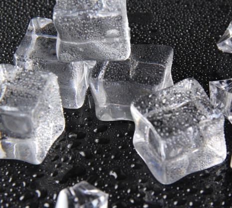  麦当劳|同样是冻冰块，为何自己冻的是白色，麦当劳是透明的？看完长知识