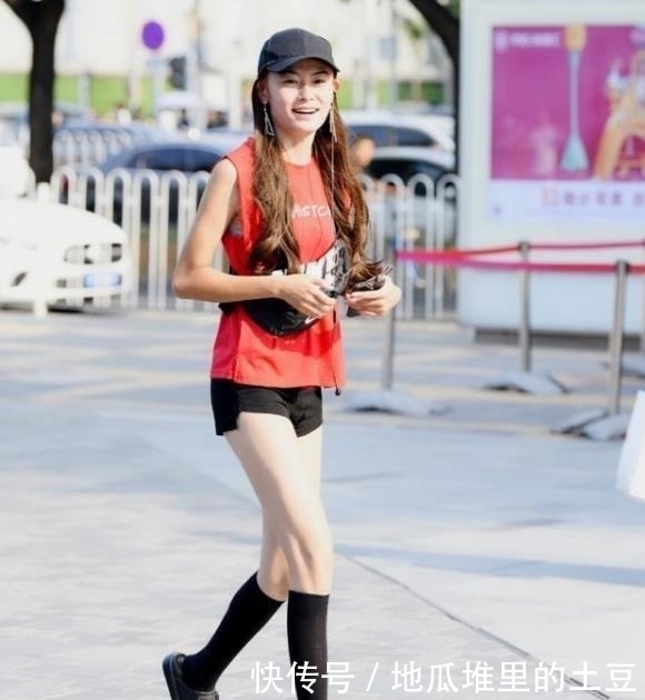  分手|街拍穿搭：我从来不会在分手很久后才会哭，因为不值！