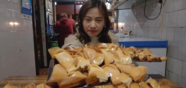  吃播|密子君吃80个“巨型”煎饺, 掰开一看却穿帮, 直接掉粉70万!