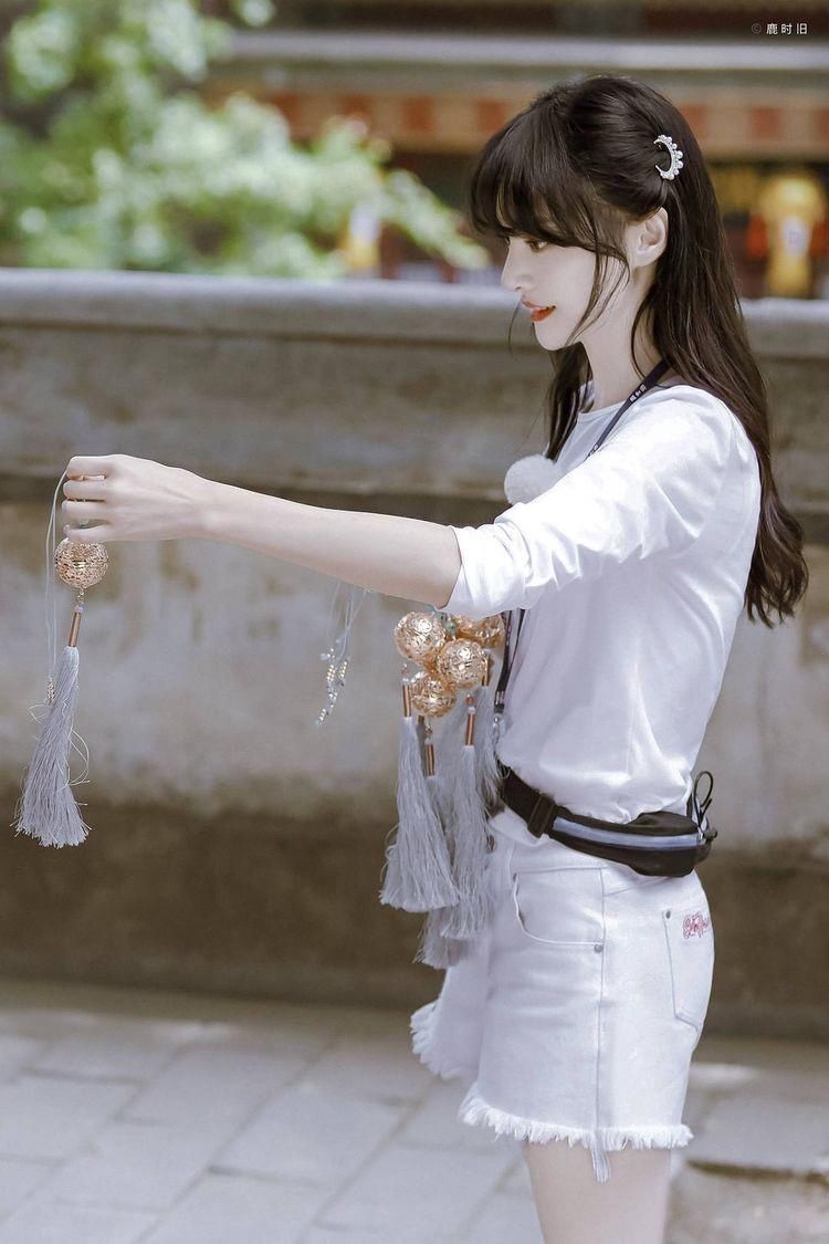  古装剧|郑爽古装紫色仙裙，重回画壁时的灵气十足，笑容太治愈了