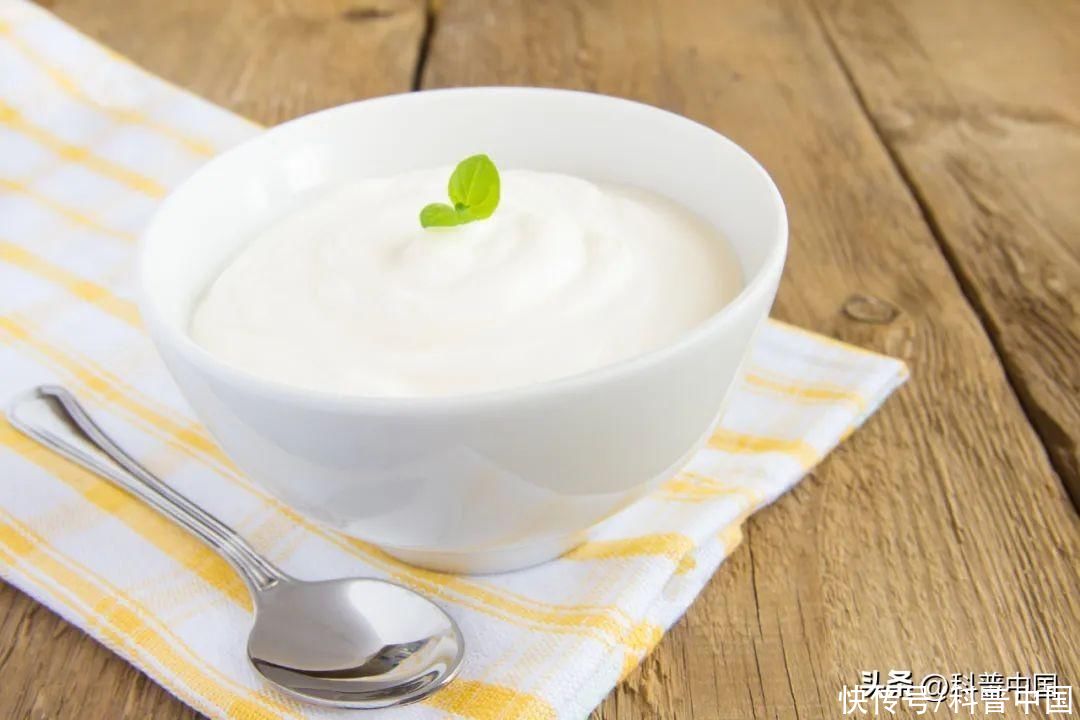 每天喝一杯酸奶会有什么危害(每天喝一杯酸奶，身体会发生什么变化？这个答案你绝对想不到)