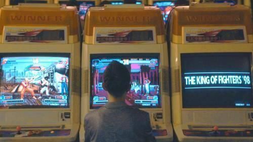 款游戏|街机游戏当年最能吃币的机器，主角比纸还脆，老玩家都撑不过三分钟！