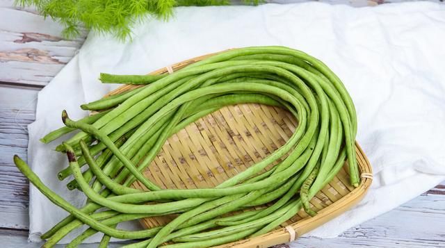  老公|教你一道最简单的蒸菜，蒜蓉蒸豆角出锅，老公工资都要上交