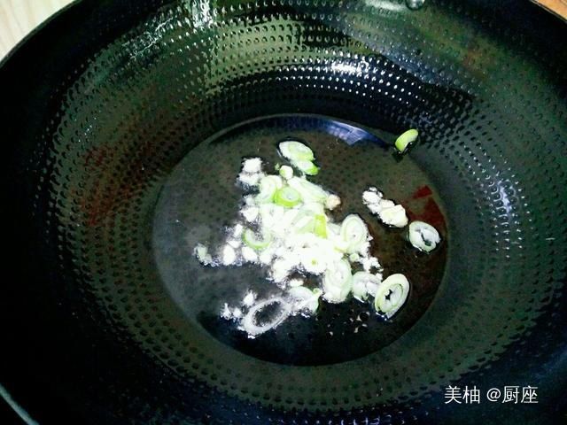 干锅|川菜全部是辣的吗？你的答案是是的话，那你看这道菜，干锅土豆片