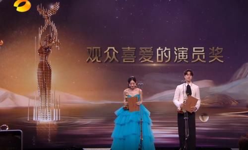 同台|金鹰奖赵丽颖王一博公主王子同台领奖,宋茜清票后名次升至第二名,遗憾落败