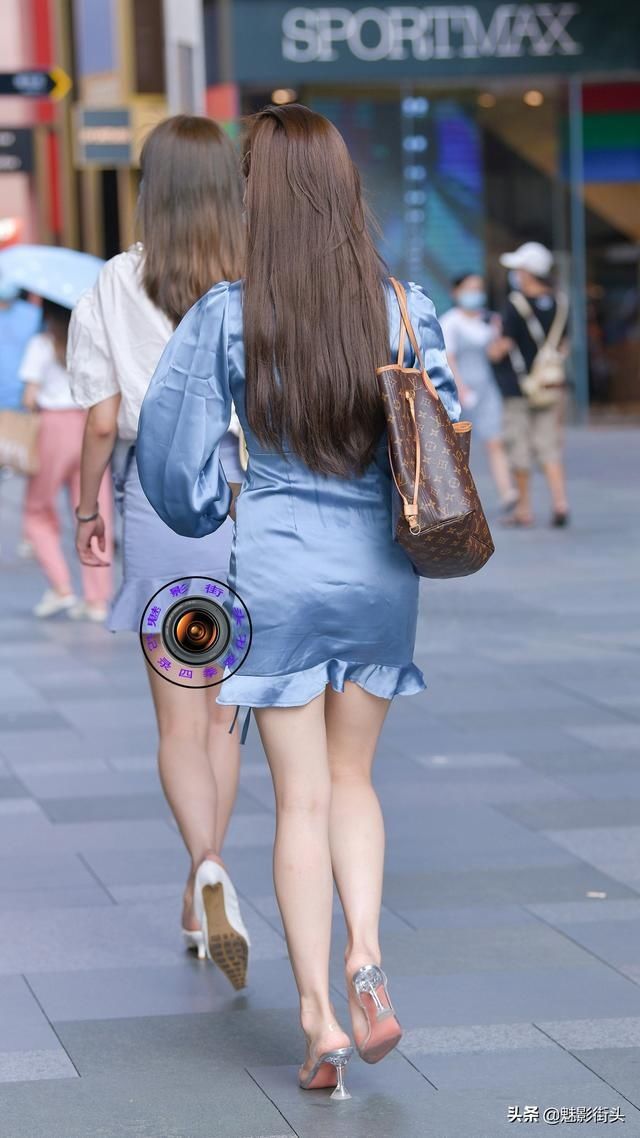  水晶鞋|透明高跟鞋火了，百搭各种服饰，美女用它上演现代版水晶鞋童话