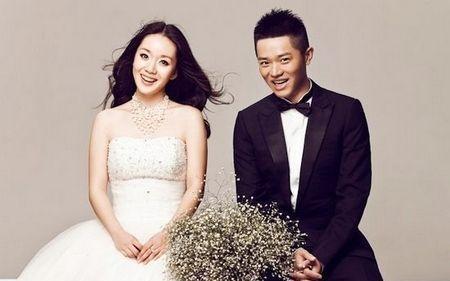 问玲花|凤凰传奇上节目,主持人问玲花:你和曾毅在一起老公吃醋吗?