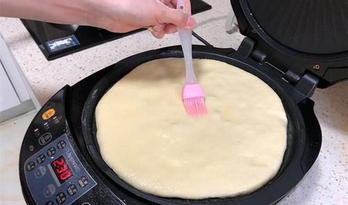 做法|电饼铛烙饼总发硬?原来错在这!厨娘教你1招,放7天不硬还好吃