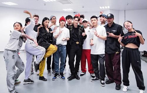  最忙|《街舞3》四位队长近况，王一博拿到新代言，最忙的果然是张艺兴