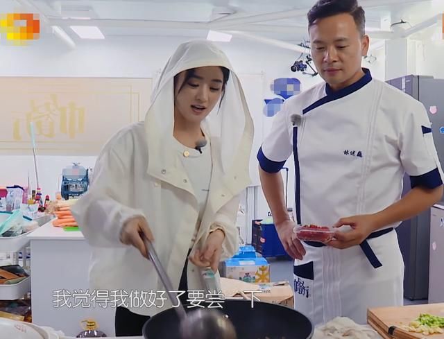  平时|《中餐厅》赵丽颖秀刀工，特写刀工和成品菜，平时是否下厨很显然