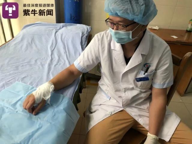  右手|是个狠人！四川一医生自己用左手给右手开刀