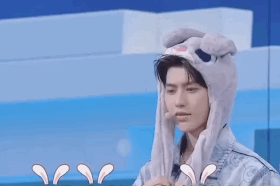 蔡徐坤的表|蔡徐坤萌萌哒亮相《快乐大本营》,“坤三岁”重出江湖