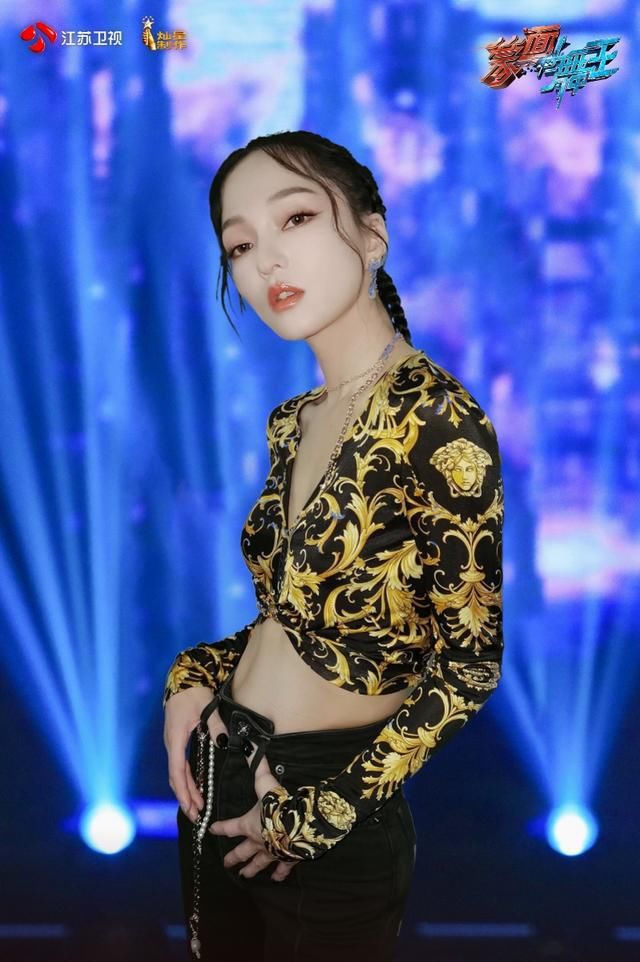  女王不戴冠|小团子探班《蒙面舞王》现场：“离张韶涵大概只有两米”