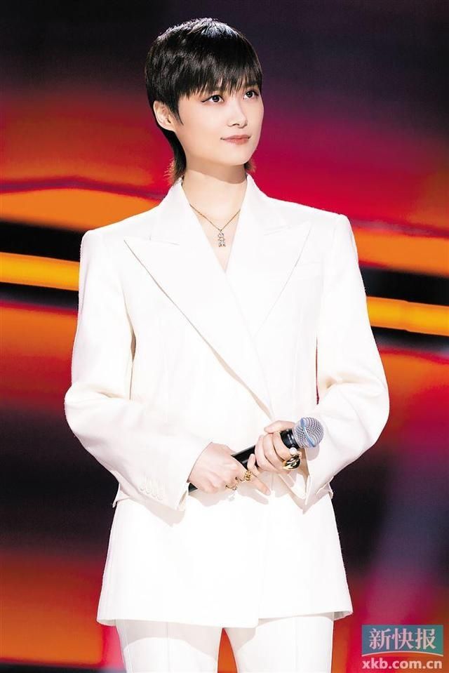  谢霆锋|李宇春坐上“好声音”导师转椅