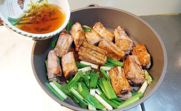  绍兴酒|做排骨时，有人先焯水有人直接炖，老厨子：全不对，教你正确做法