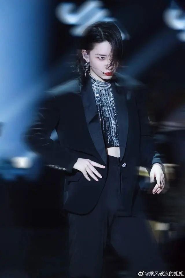  翻天|伊能静黄圣依白冰万茜金晨新造型美翻天！人美路子野斗艳