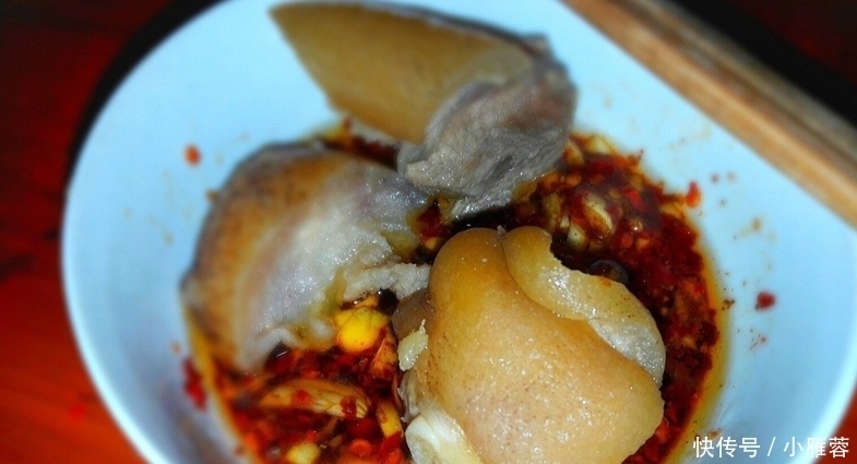  愿下|首次去婆婆家，她炖了一锅猪脚，全家吃嗨了，我却迟迟不愿下筷子