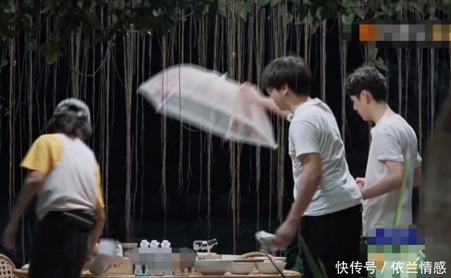 何老师|快乐家族作客蘑菇屋,待遇到底有多高看到晚饭场面,这真是第一次见