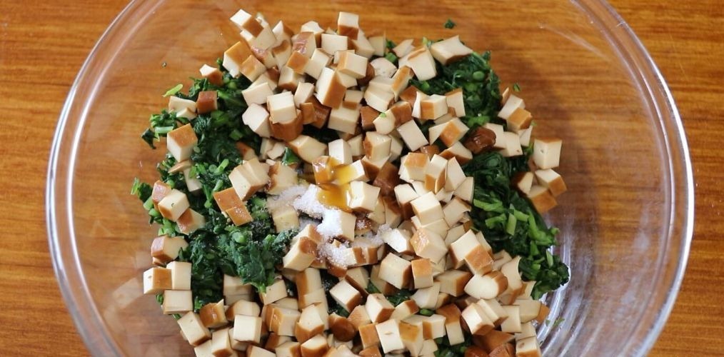 香油|马兰头是春天里的时令蔬菜,配上香干和香油,味道太香了