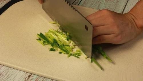  看似|清蒸武昌鱼，看似简单技巧很多，掌握这些要点，鱼肉鲜美嫩滑解馋