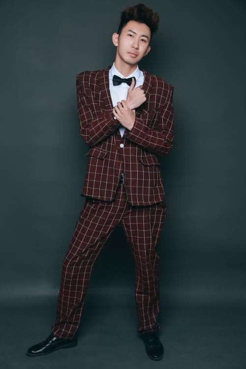  热血|综艺《热血满满的弟弟们》来袭，百变艺人王剑钒热血参赛