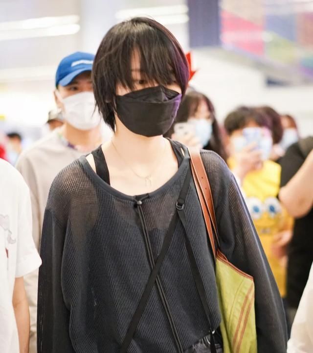 杨幂|周笔畅大方调侃自己整容:本来想整成杨幂,结果整完像杨紫