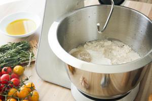 愉悦|超快手意式佛卡夏面包，外酥内软让人一下子就心情愉悦、胃口大开