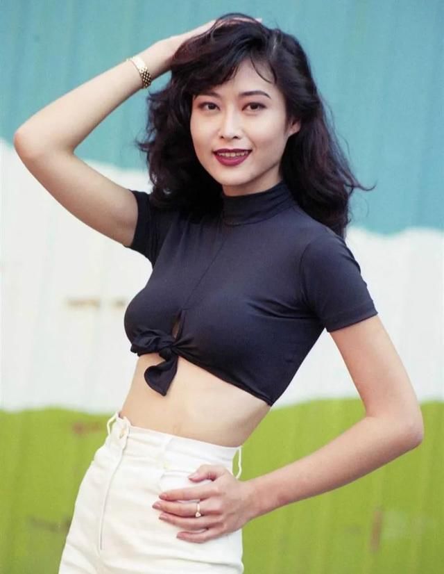  破产|叶玉卿富豪老公破产了？超1亿房产险被拍卖，此前一家住奢华古堡