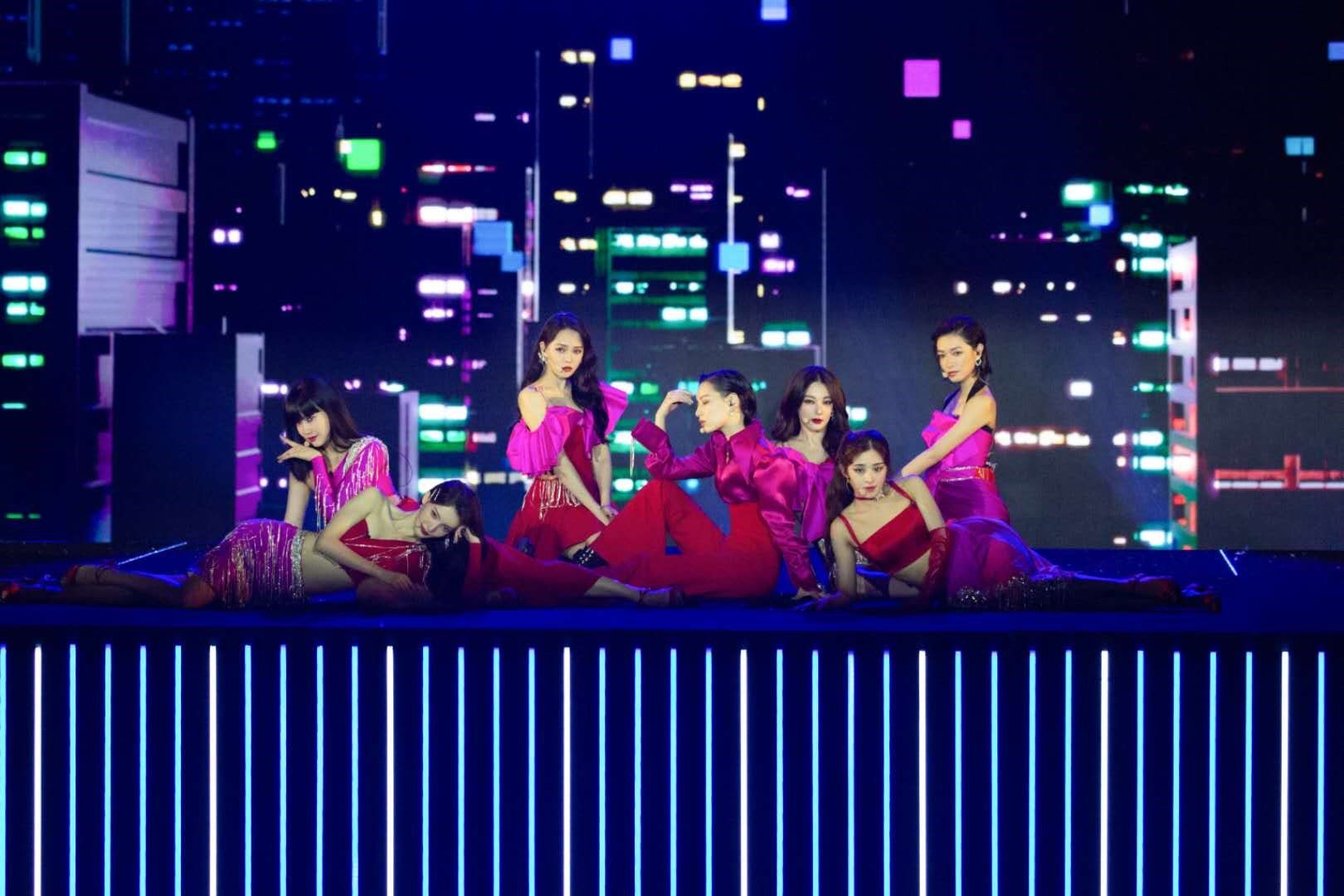  张力|金晨《情人》舞台大秀钢管舞 舞台张力再度爆发