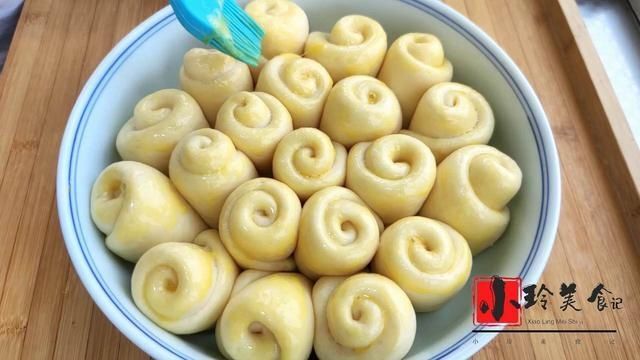  香甜|教你面包新做法，不用烤箱不用电饭煲，香甜柔软还拉丝，香极了