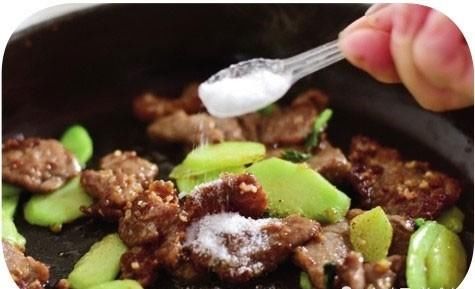 牛肉|教你一个炒牛肉的经典搭配,牛肉又嫩又滑,大人小孩都爱吃