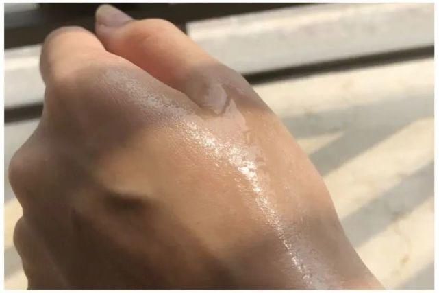  图源微博|我惊了，现在的国货护肤品为了博出位都能努力成这样？