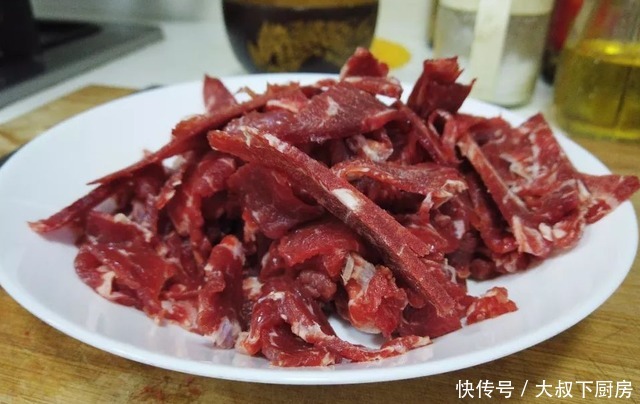 下饭|家常菜怎么做?大叔教你水煮牛肉,香气扑鼻,简单易学,非常下饭