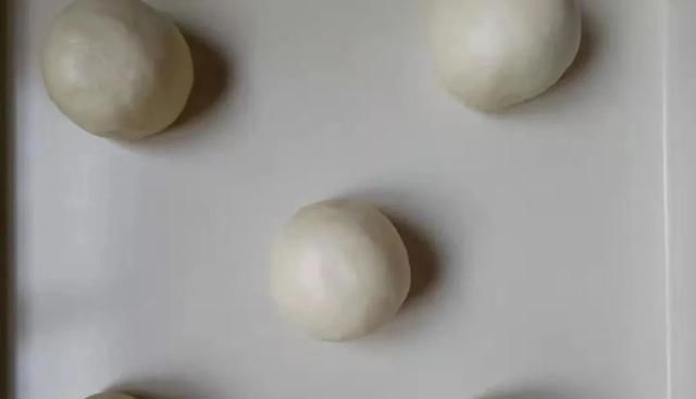  奶黄|超好吃的奶黄小餐包，松软香甜，一口咬下去根本停不下来！