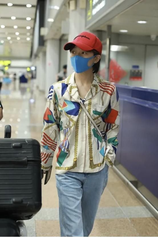 心动|焦俊艳挺有“男人样”，穿一身机车装帅气亮相，女生看了也心动