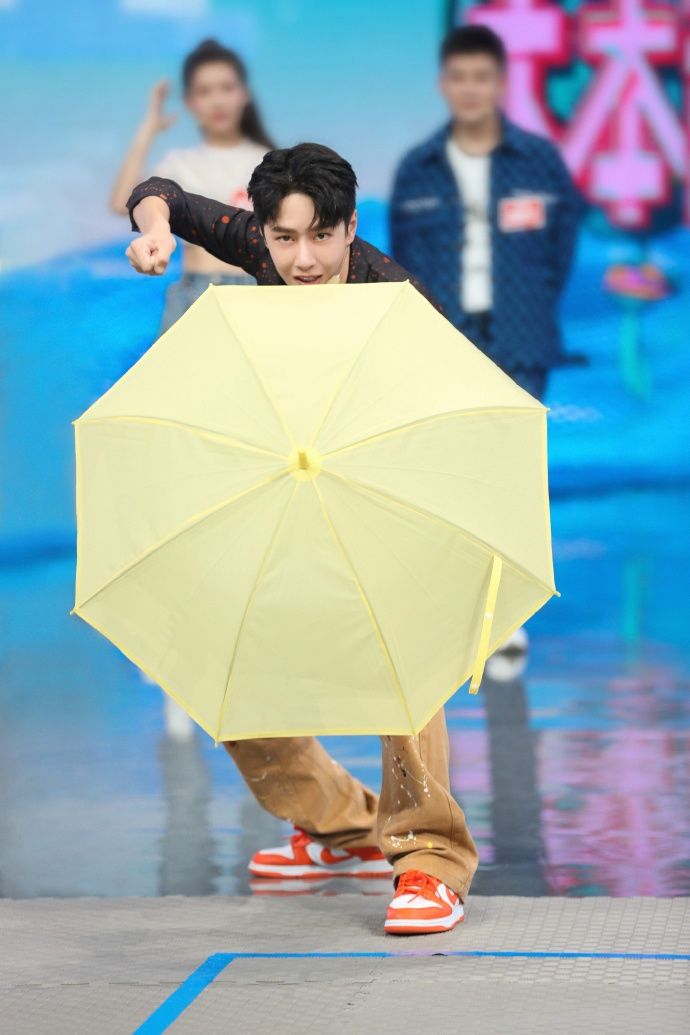  王一博|200830 王一博《快乐大本营》节目正片上线 斯巴达啵啵把“可爱”贯彻到底