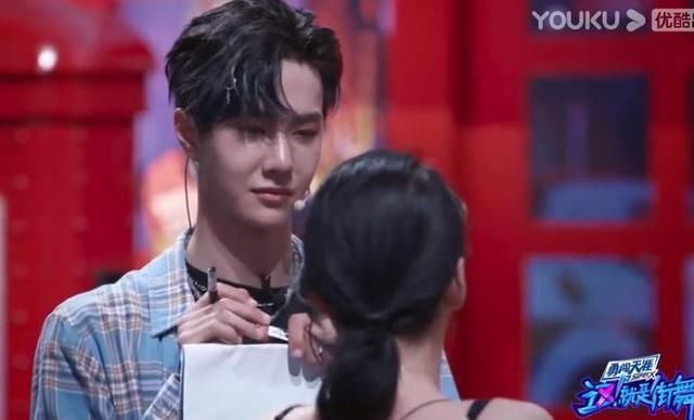  王一博|《街舞3》：女选手一看到王一博就哭了，是来跳舞？能否专业点！