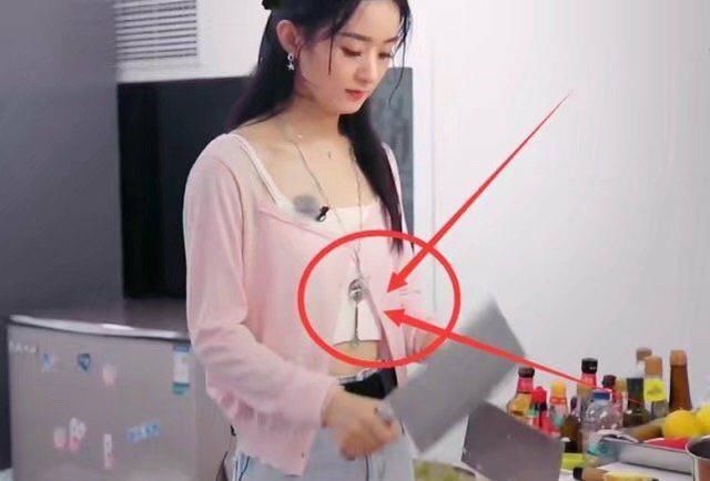  做饭|真是“活久见”，赵丽颖把勺子当项链，这品味真是头一回见