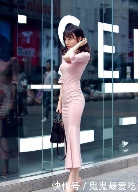 充满|充满生活气息的牛仔裤穿搭,展示出了匀称的身材比例