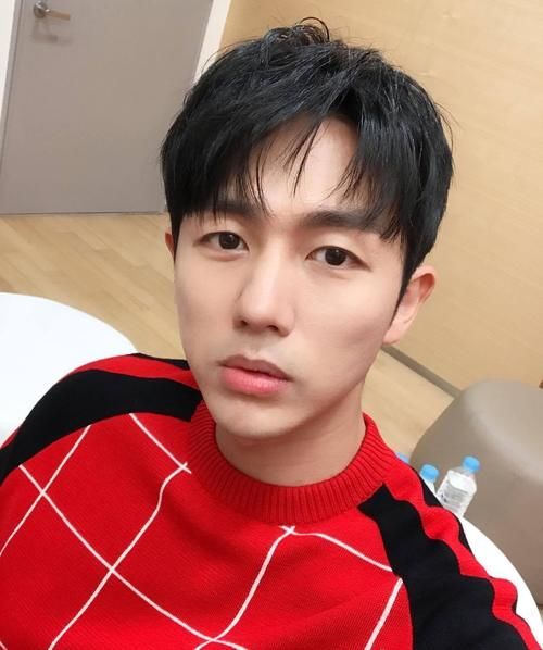  娱乐|天雨路滑？韩男团成员撞毙路人遭警方调查