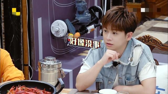 被车撞|吴宣仪曝幼时被车撞飞,遭人质疑场面尴尬,但类似遭遇王一博也有