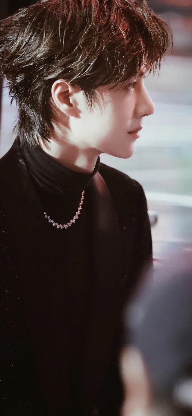  爱豆|每日爱豆 王一博 叫我酷盖 摩托车才是我的老婆