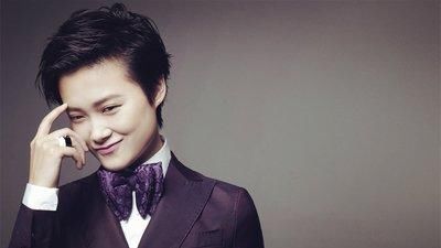  李宇春|李宇春担任《好声音》评委，唱功不代表实力，她凭借的是什么？